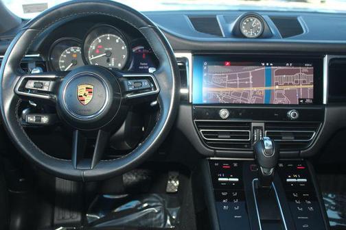 2022 Porsche Macan Base