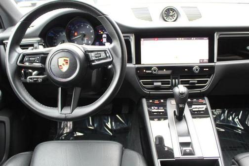 2022 Porsche Macan Base