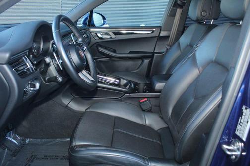 2022 Porsche Macan Macan