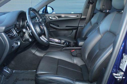 2022 Porsche Macan Base