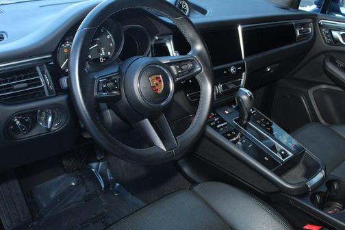 2022 Porsche Macan Base
