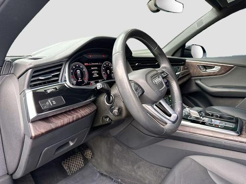 Orca Black Metallic 2020 Audi Q8 55 Prestige