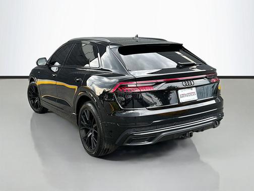 Orca Black Metallic 2020 Audi Q8 55 Prestige