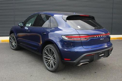 2025 Porsche Macan Base