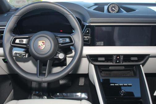 2025 Porsche Macan 4