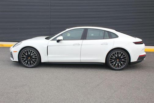 2025 Porsche Panamera 4