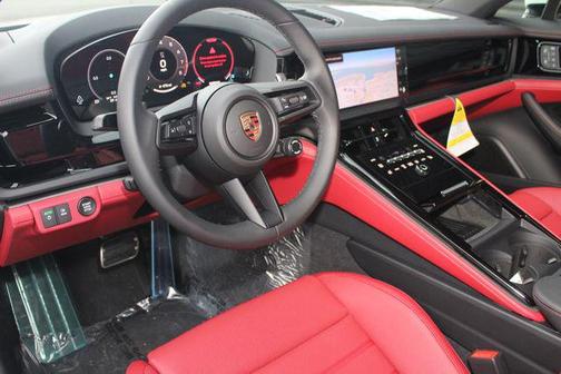 2025 Porsche Panamera 4