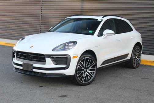 2022 Porsche Macan Base