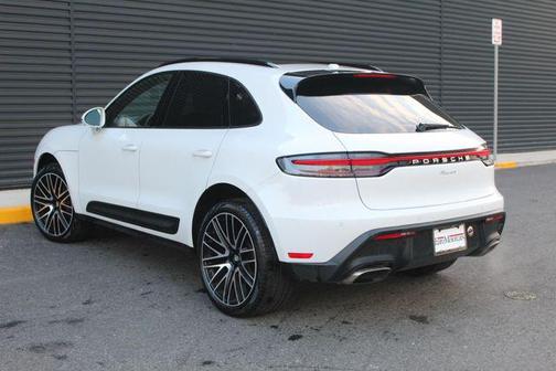 2022 Porsche Macan Base