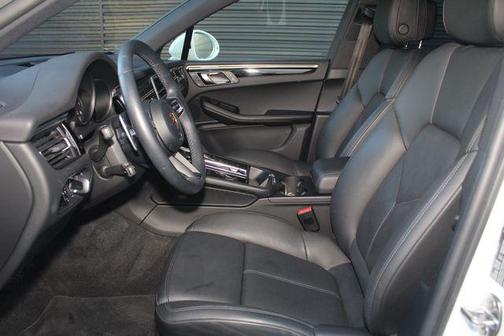 2022 Porsche Macan Base