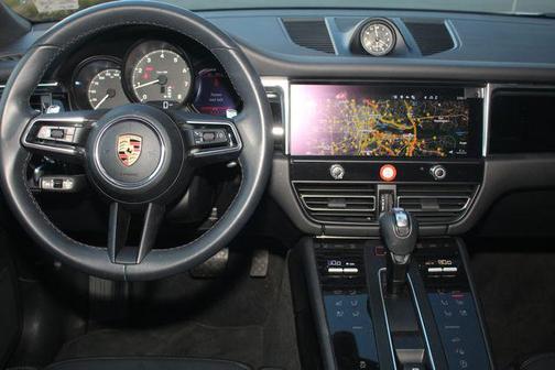 2022 Porsche Macan Base