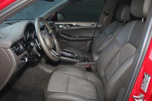 2022 Porsche Macan S