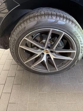 2023 Porsche Macan T