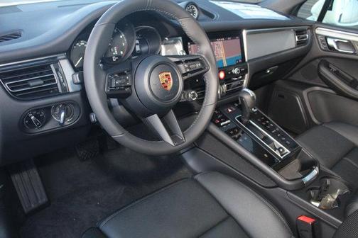 2026 Porsche Macan AWD