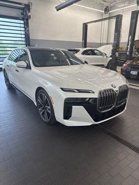 Mineral White Metallic 2023 BMW 740 i