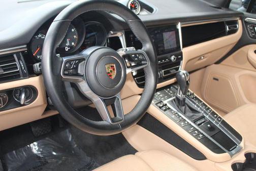 2021 Porsche Macan AWD