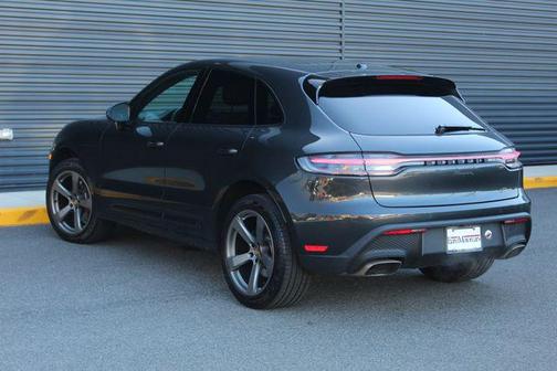 2025 Porsche Macan Base