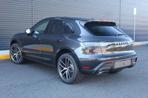 2026 Porsche Macan AWD