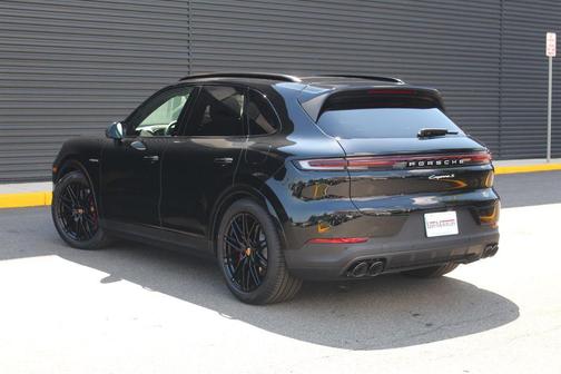 Chromite Black Metallic 2026 Porsche Cayenne Cayenne S E-Hybrid