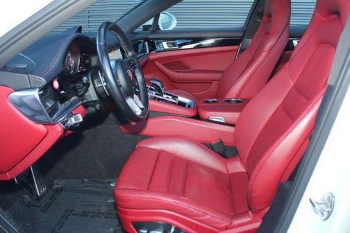 2018 Porsche Panamera 4