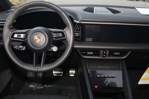 2025 Porsche Macan 4S