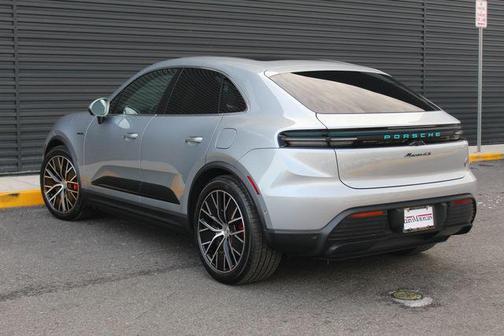2025 Porsche Macan 4S