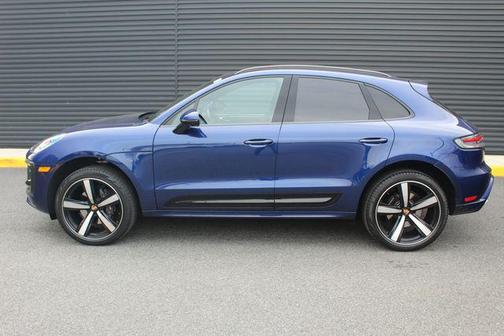 2025 Porsche Macan Base