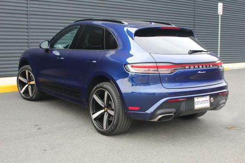 2025 Porsche Macan Base