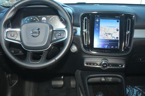 2020 Volvo XC40 T5 Momentum