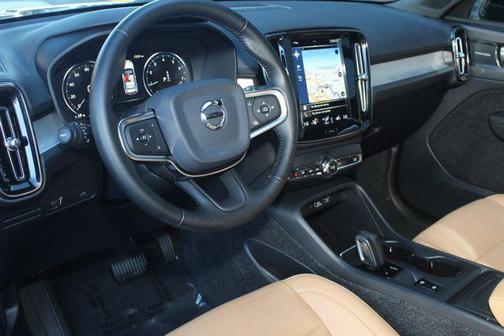 2020 Volvo XC40 T5 Momentum