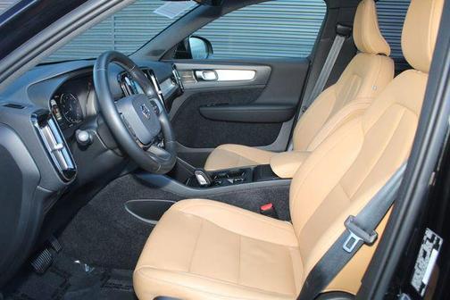 2020 Volvo XC40 T5 Momentum