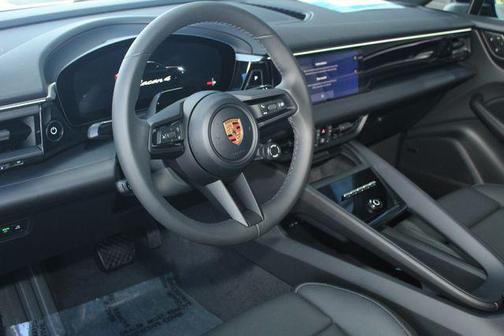 2026 Porsche Macan 4