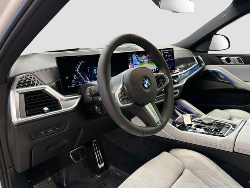 Mineral White Metallic 2026 BMW X6 xDrive40i