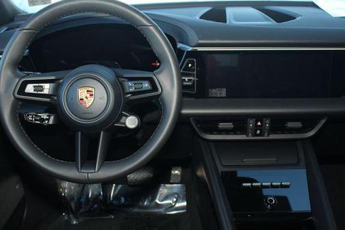 2026 Porsche Macan 4