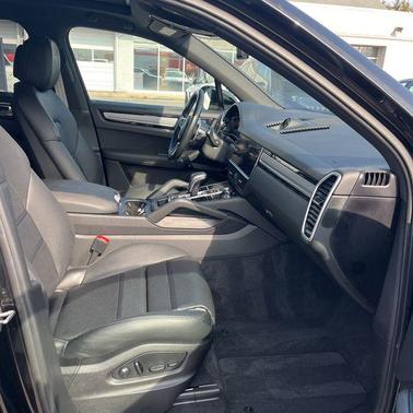 2023 Porsche Cayenne Platinum Edition