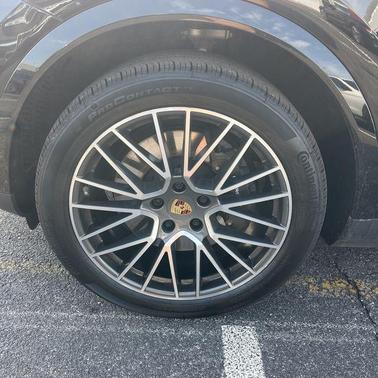 2023 Porsche Cayenne Platinum Edition