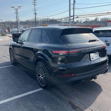 2023 Porsche Cayenne Platinum Edition