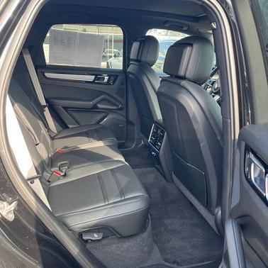 2023 Porsche Cayenne Platinum Edition