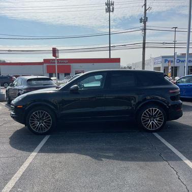 2023 Porsche Cayenne Platinum Edition