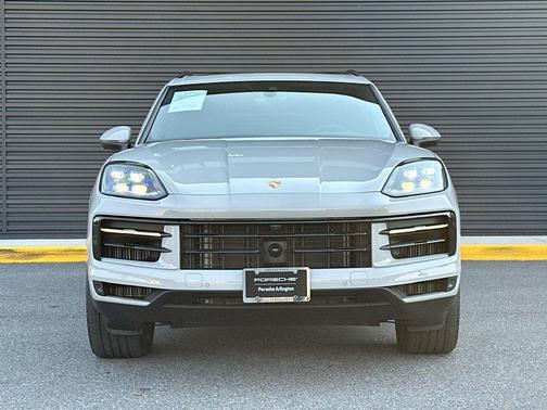 Chalk 2025 Porsche Cayenne Base