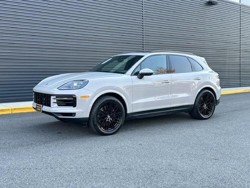 Chalk 2025 Porsche Cayenne Base