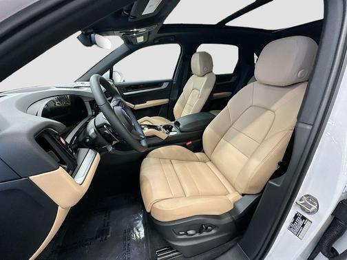 Carrara White 2026 Porsche Cayenne Cayenne