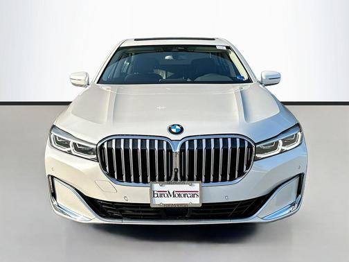 Mineral White Metallic 2022 BMW 740 i xDrive