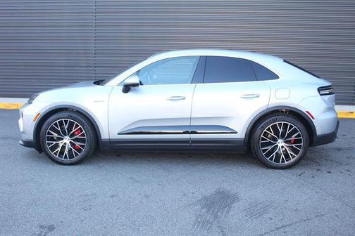 2025 Porsche Macan 4S