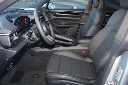 2025 Porsche Macan 4S