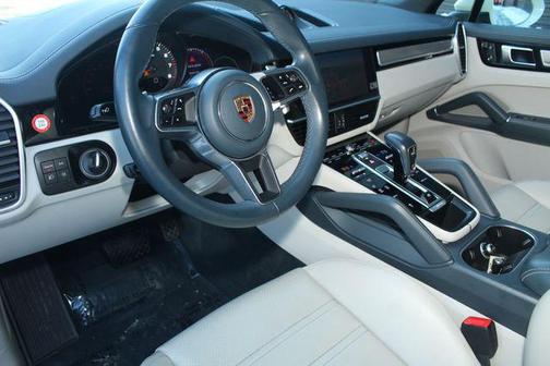 2023 Porsche Cayenne Platinum Edition