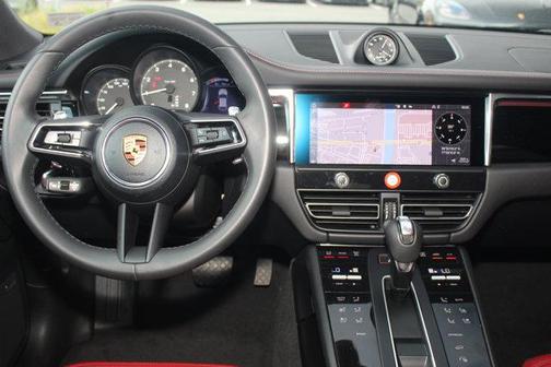 2025 Porsche Macan AWD