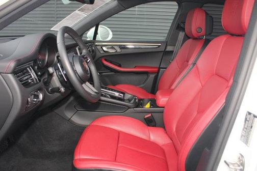 2025 Porsche Macan AWD
