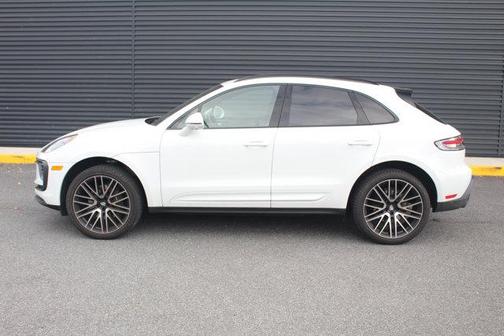 2025 Porsche Macan AWD