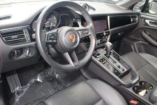 2022 Porsche Macan AWD